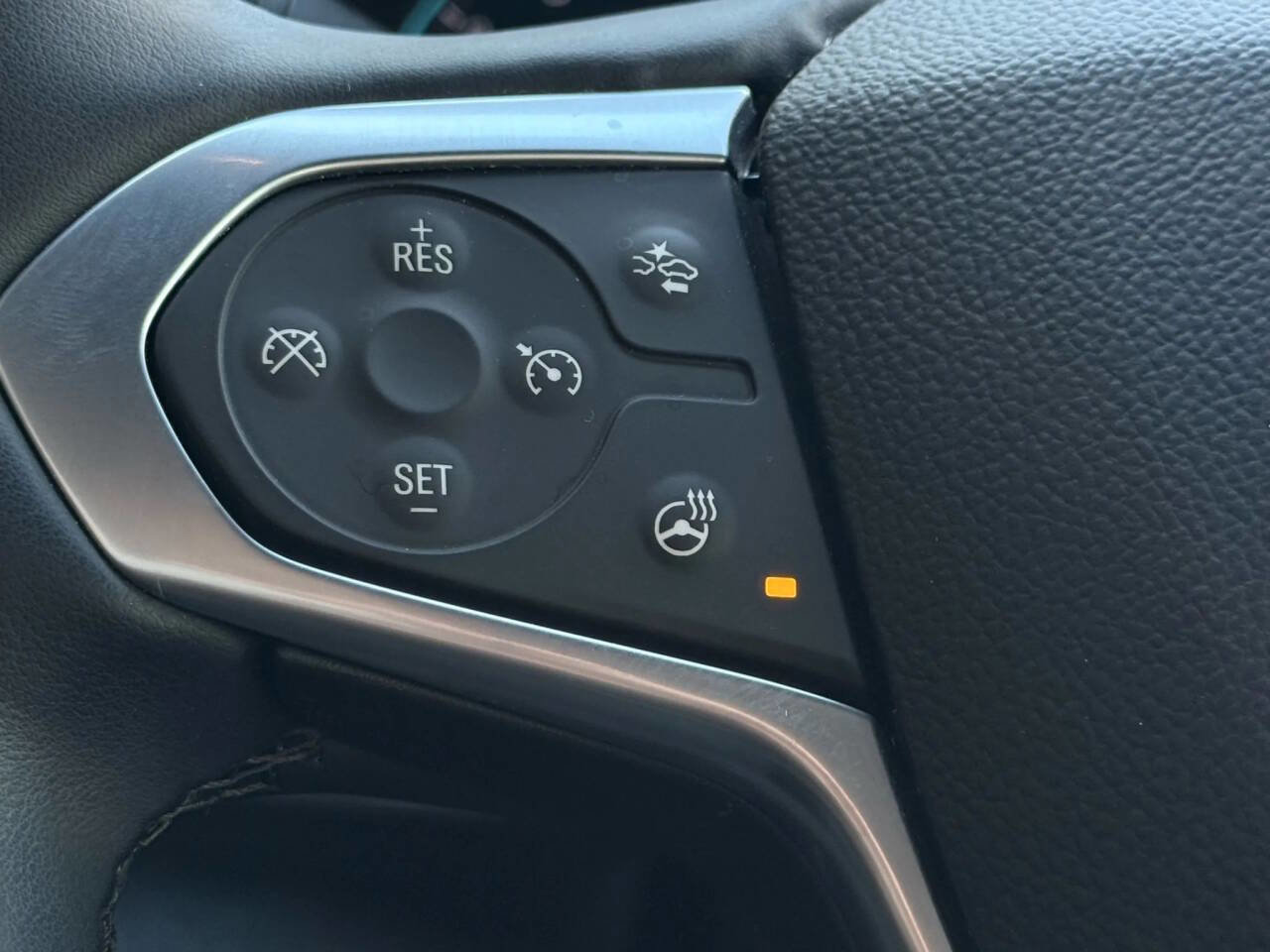 Used 2023 Chevrolet Traverse RS image 34