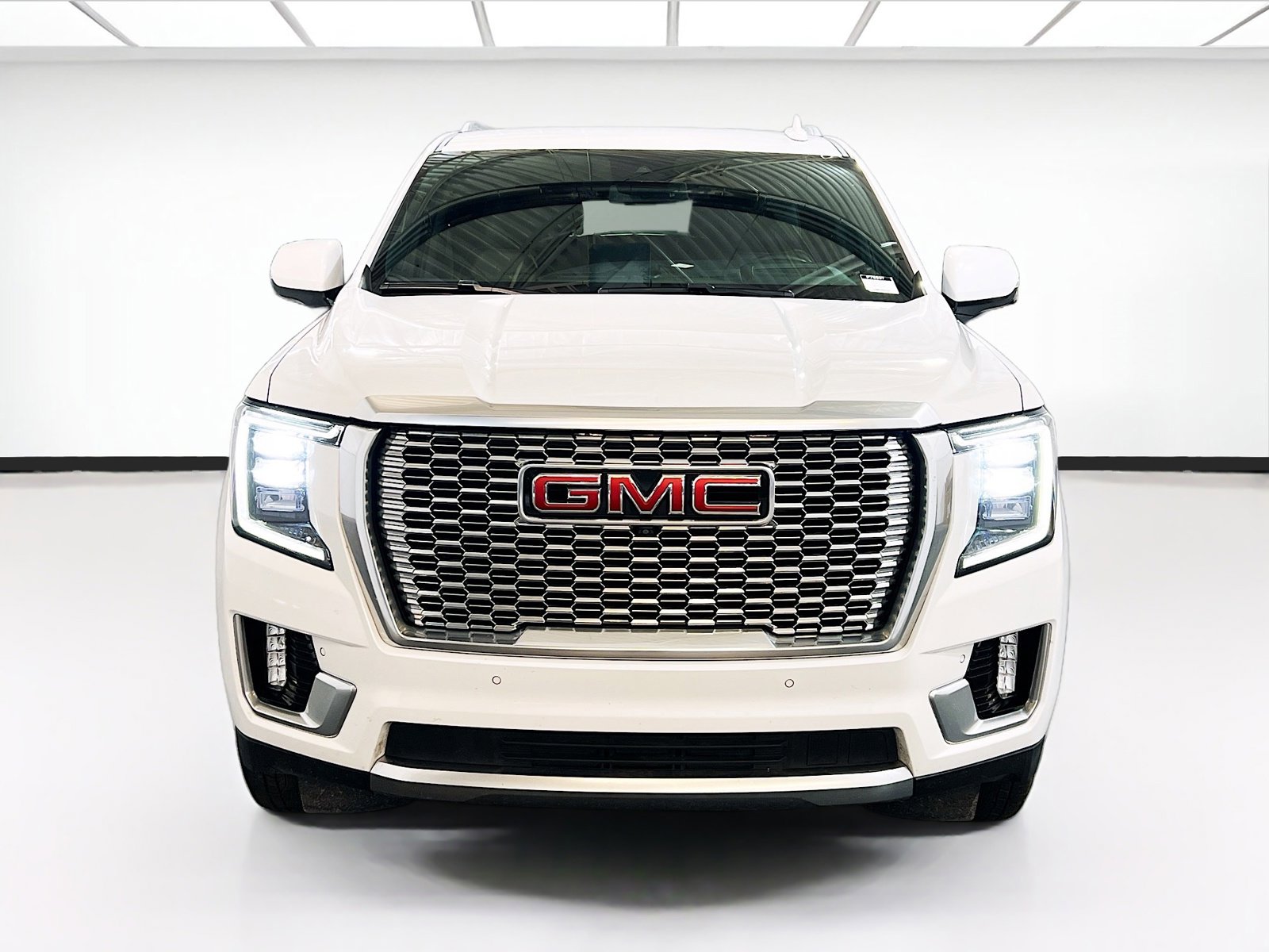 Used 2024 GMC Yukon Denali RWD image 2