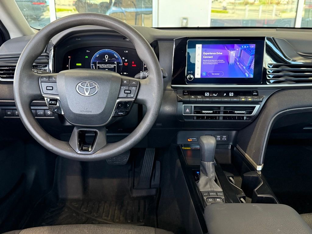 Used 2025 Toyota Camry LE image 31