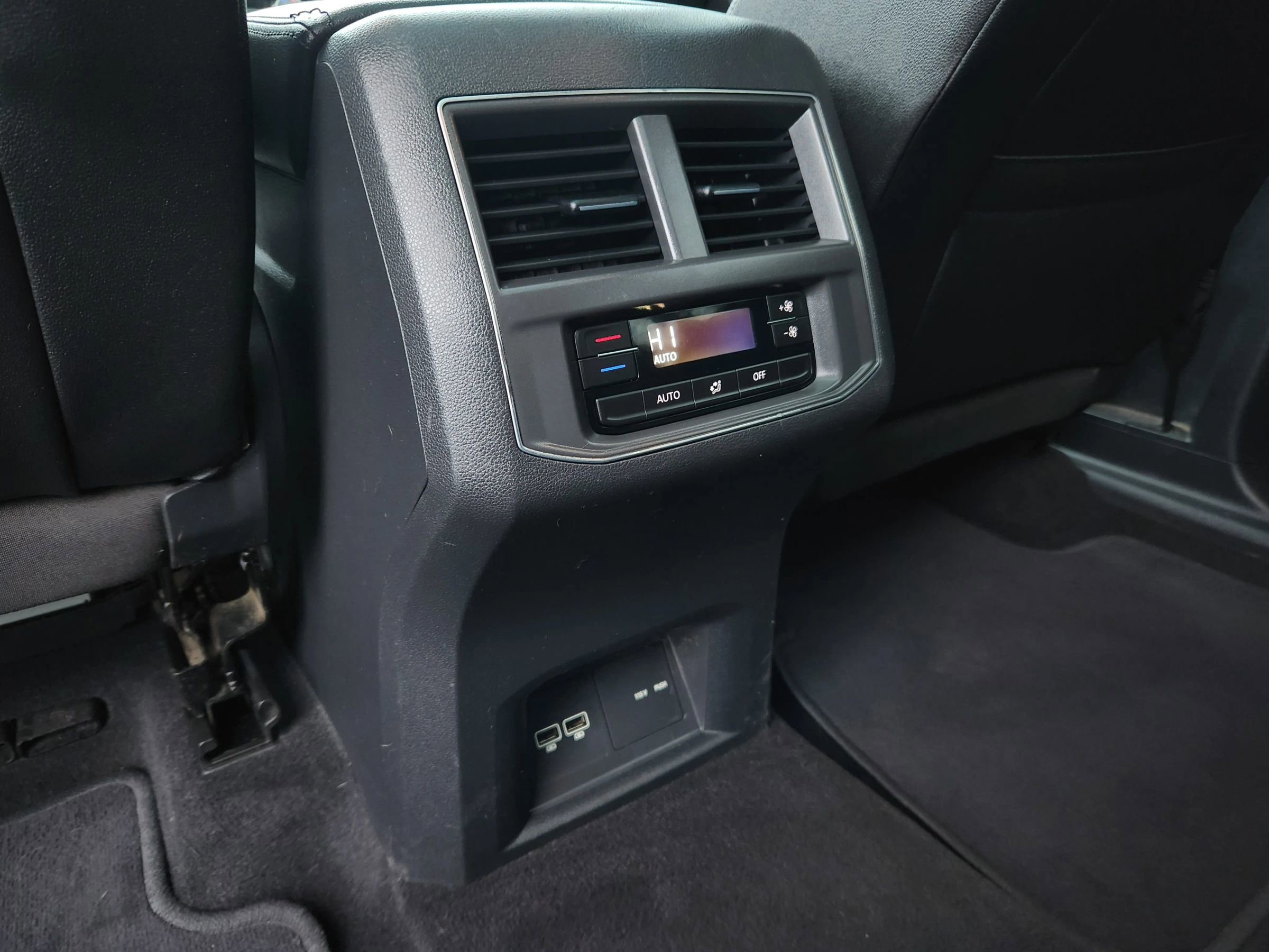 Used 2018 Volkswagen Atlas SEL AWD/4WD image 19