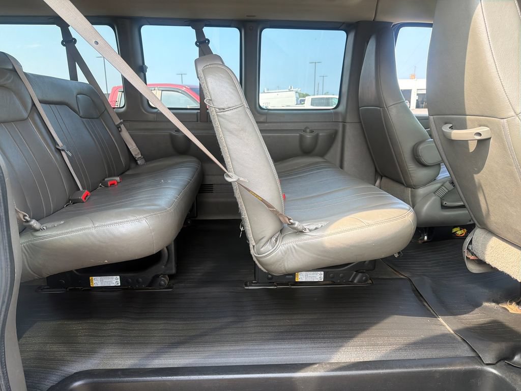 Used 2017 Chevrolet Express 3500 LS RWD image 21