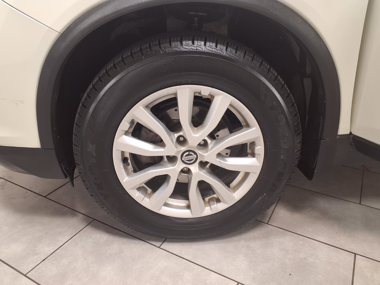 Used 2020 Nissan Rogue SV image 28