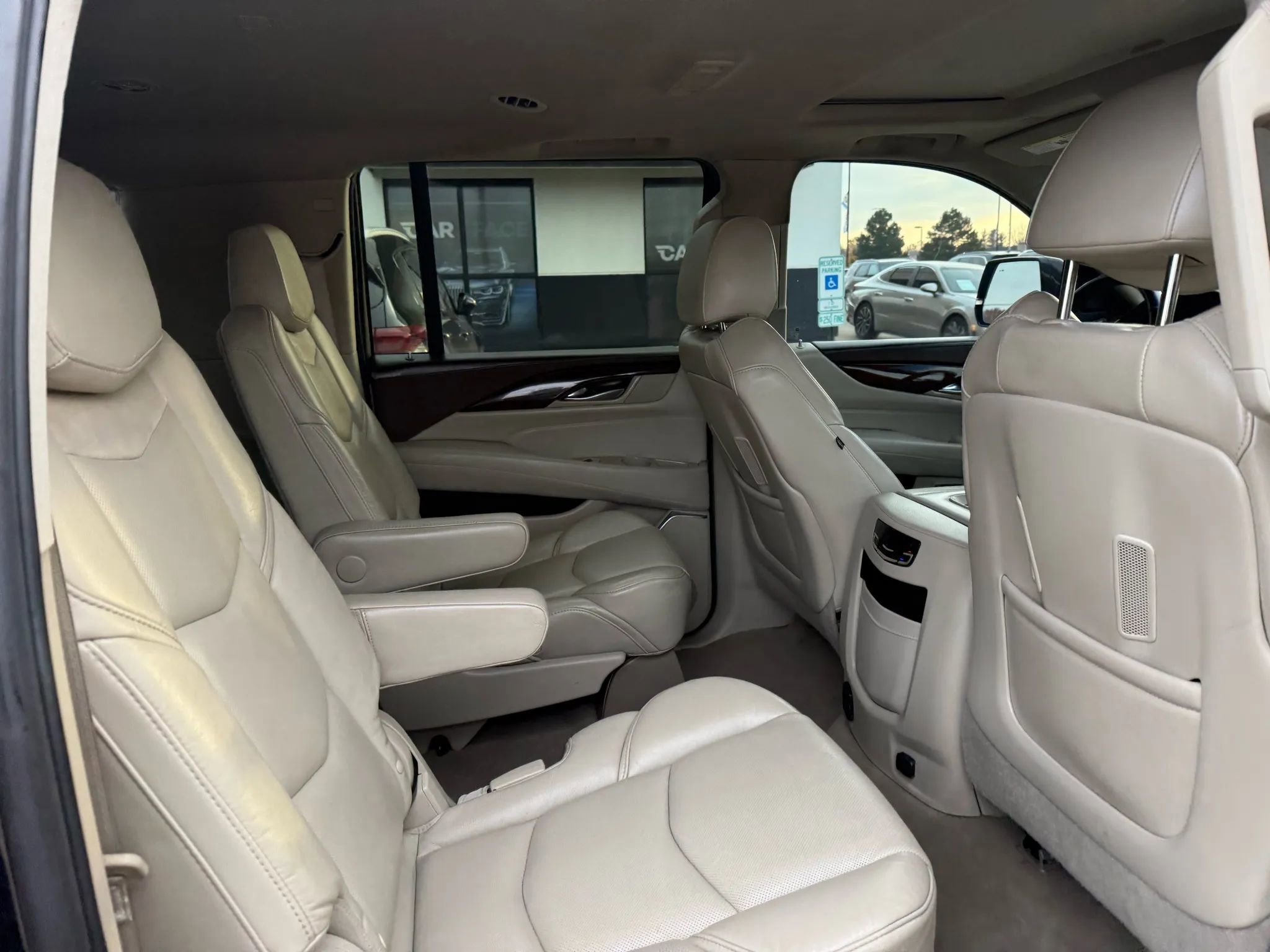 Used 2017 Cadillac Escalade ESV Luxury image 24