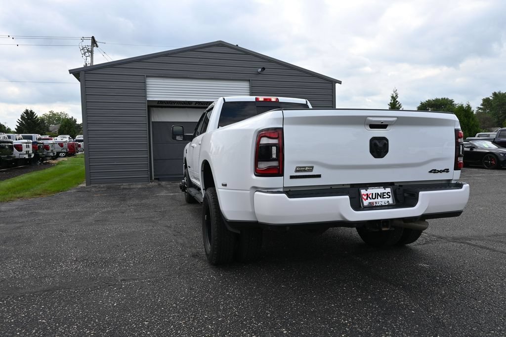Used 2024 RAM 3500 Big Horn w/ Night Edition AWD/4WD image 16
