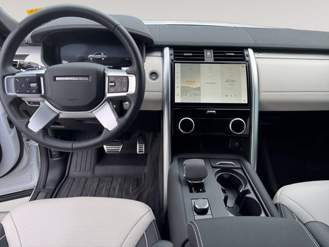 Used 2024 Land Rover Discovery Dynamic SE AWD/4WD image 10