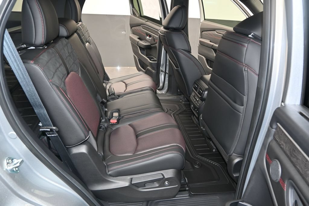 New 2026 Honda Pilot Black Edition image 26