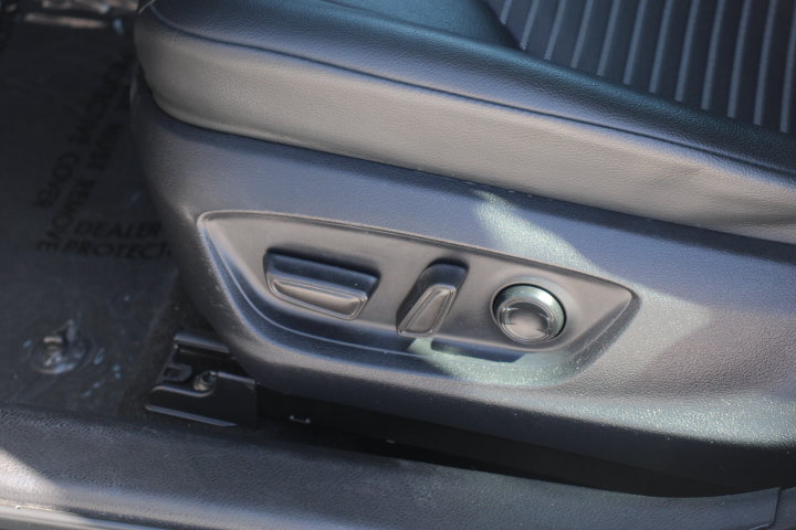 Used 2023 Toyota Camry SE FWD image 12