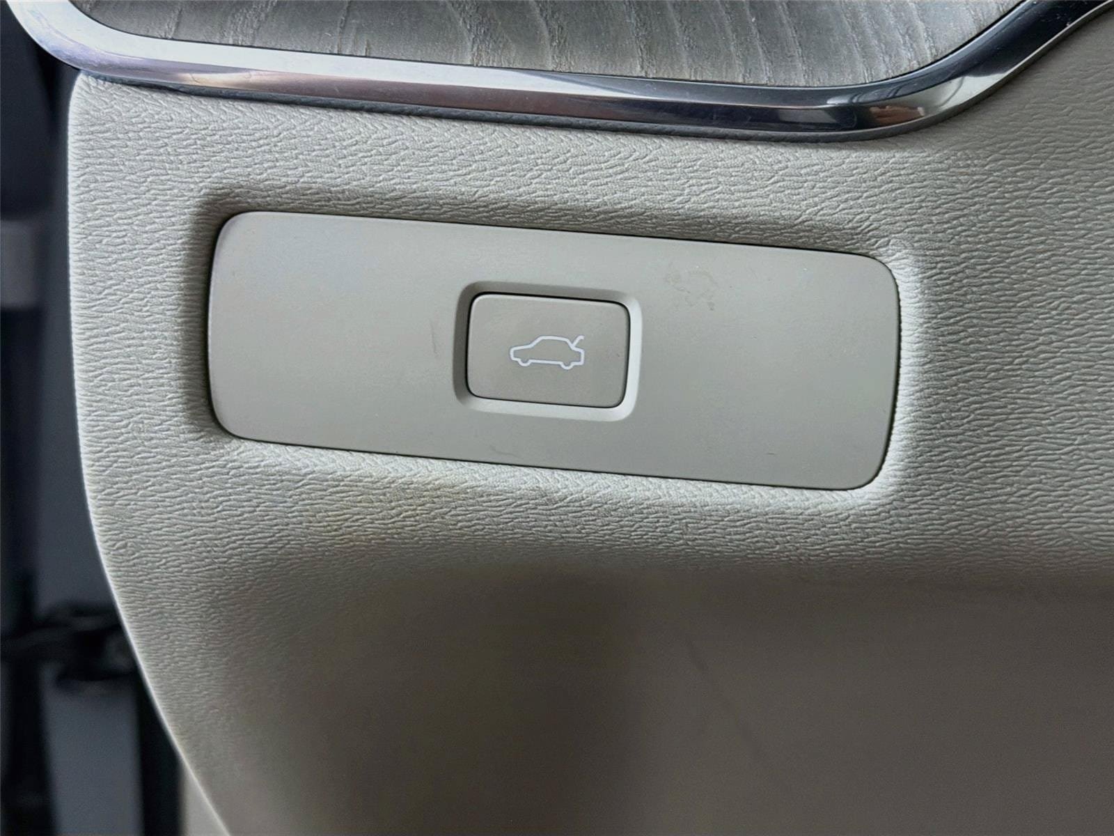 Used 2024 Volvo XC60 B5 Plus AWD/4WD image 10