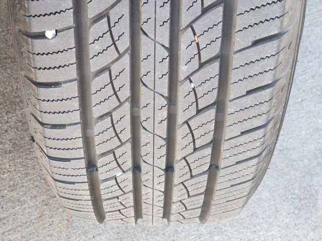 Used 2023 GMC Acadia SLE w/ Driver Convenience Package image 11