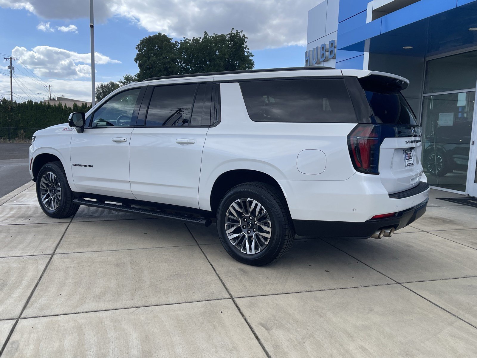 Used 2025 Chevrolet Suburban Z71 AWD/4WD image 3