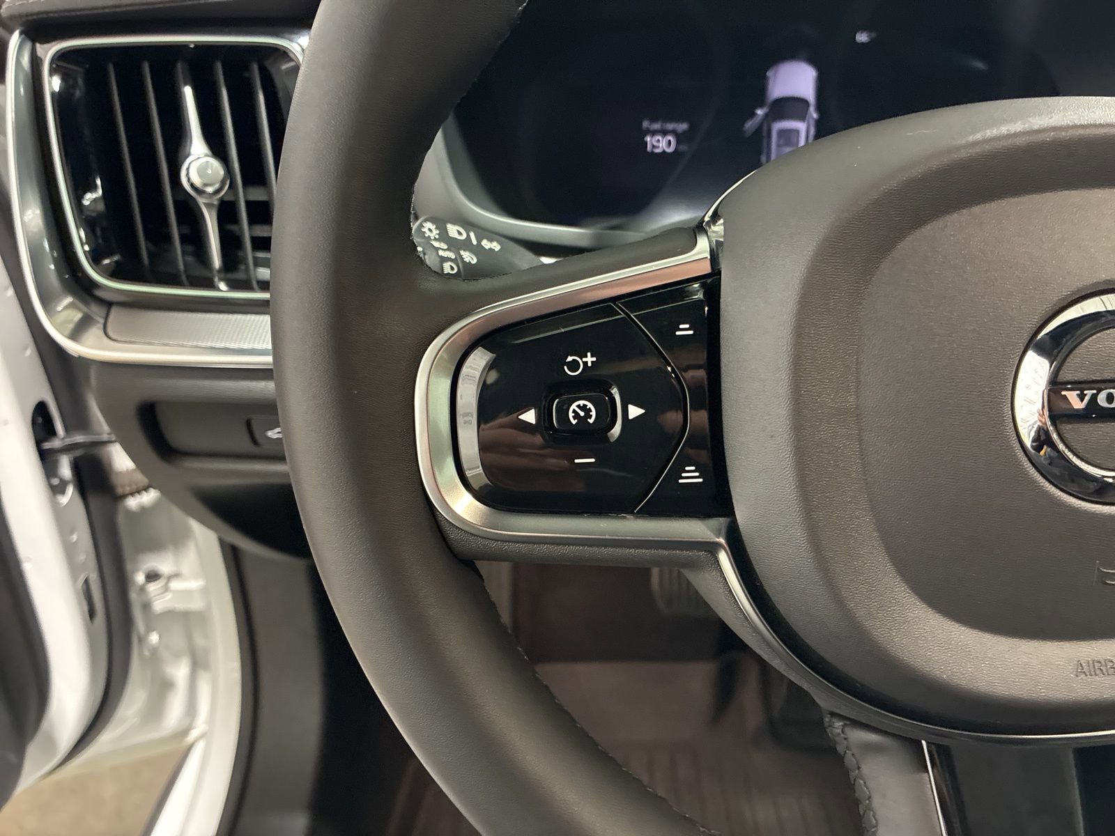 Used 2024 Volvo V60 T8 Polestar image 15