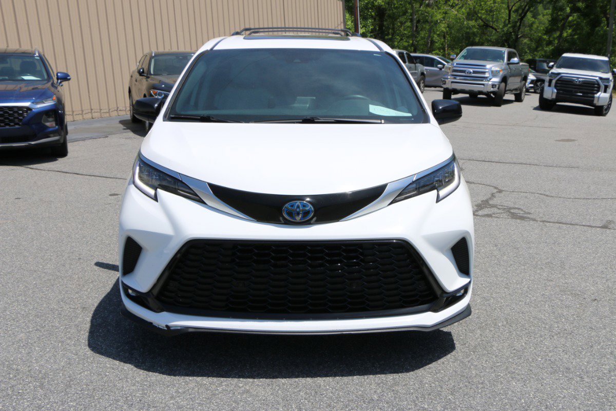 Used 2021 Toyota Sienna XSE FWD image 11