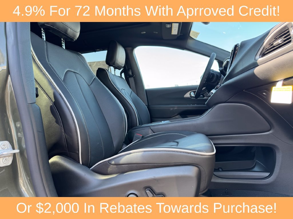 New 2027 Chrysler Pacifica Limited FWD image 10