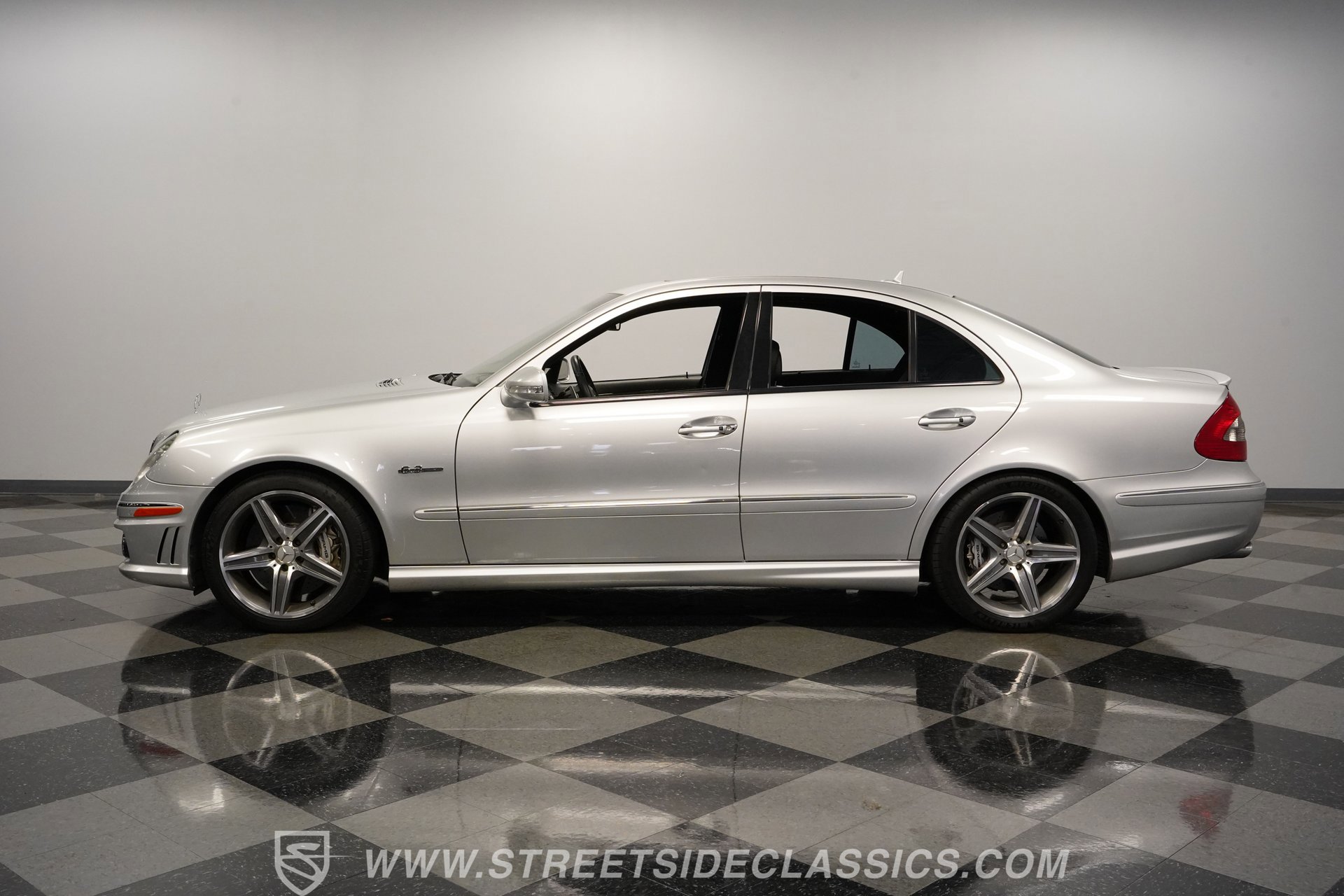 Used 2007 Mercedes-Benz E 63 AMG Sedan image 2