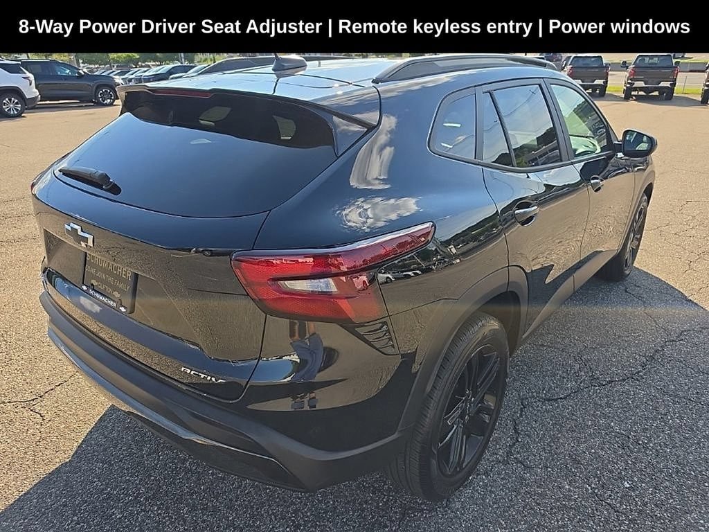 Used 2024 Chevrolet Trax ACTIV w/ Sunroof Package FWD image 3