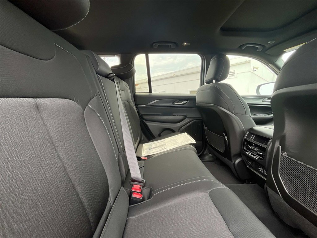 New 2025 Jeep Grand Cherokee Laredo X w/ Luxury Tech Group I image 16