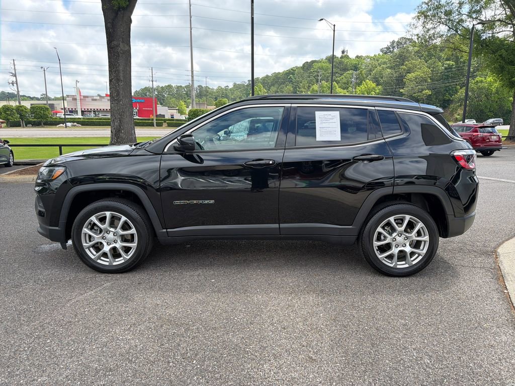 Used 2023 Jeep Compass Latitude AWD/4WD image 11