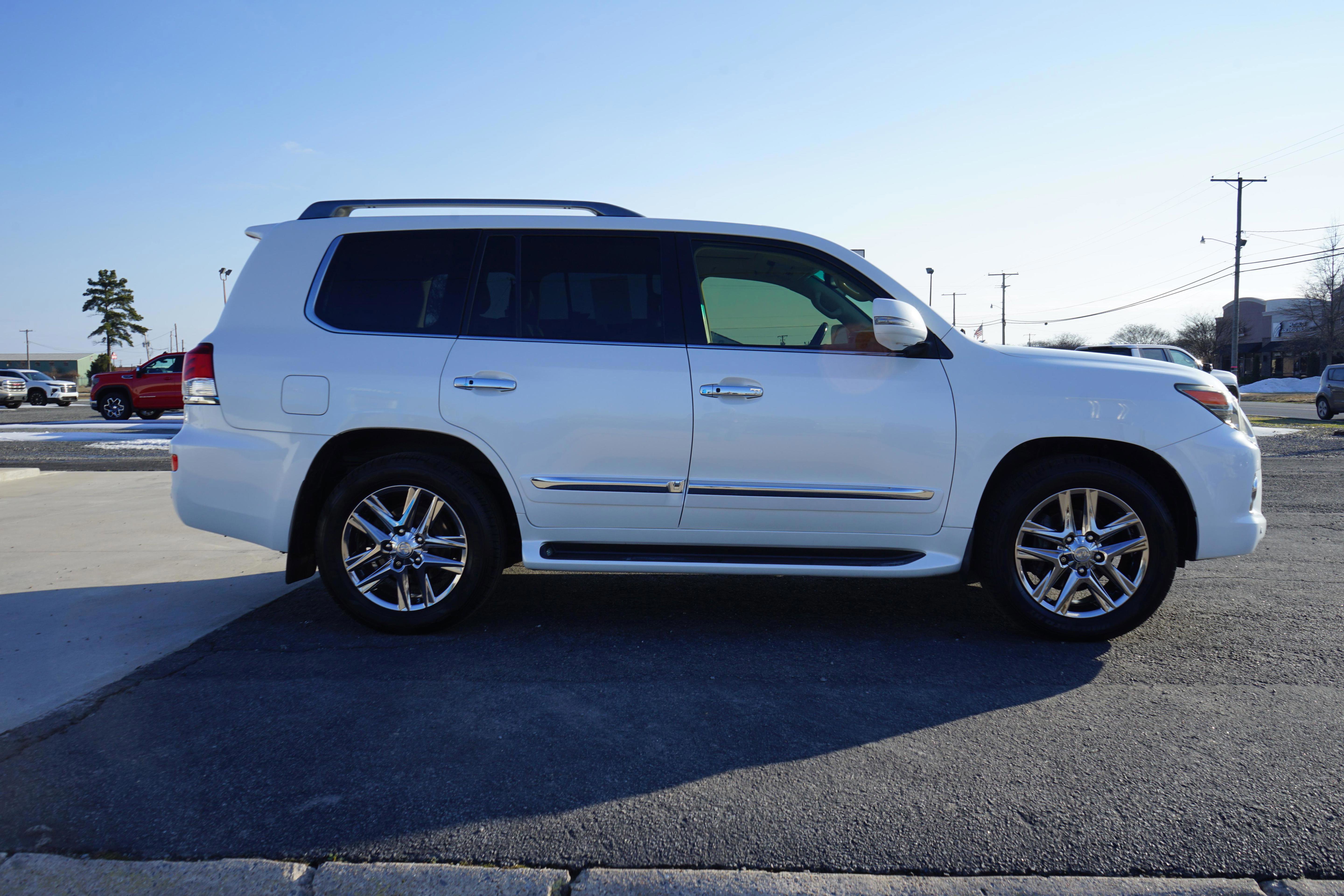 Used 2014 Lexus LX 570 4WD image 6