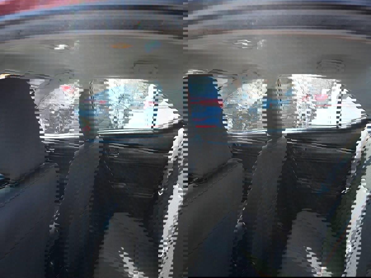 Used 2018 Toyota Corolla LE w/ Carpet Mat Package (TMS) image 20