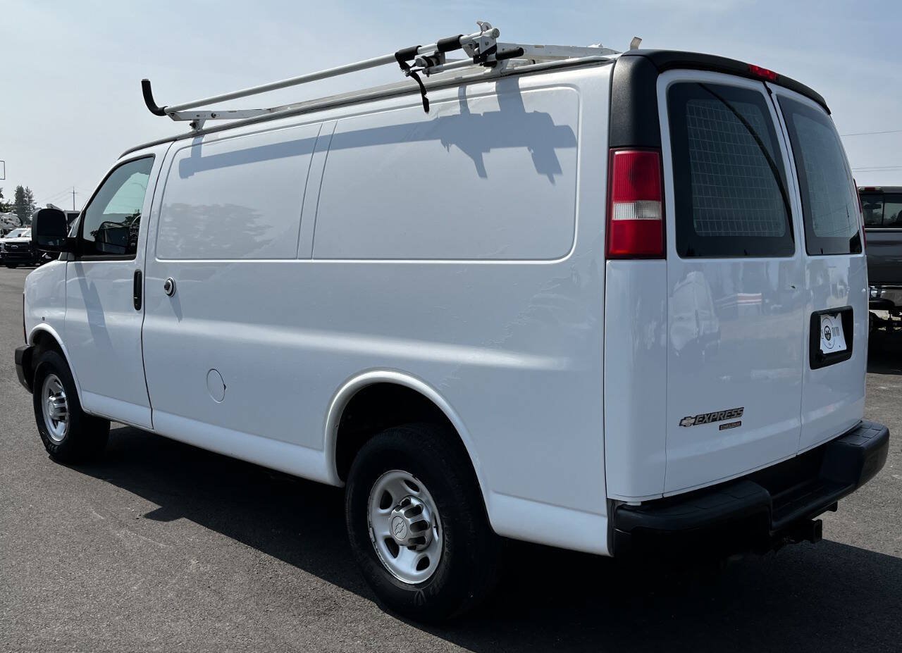 Used 2015 Chevrolet Express 2500 RWD image 7