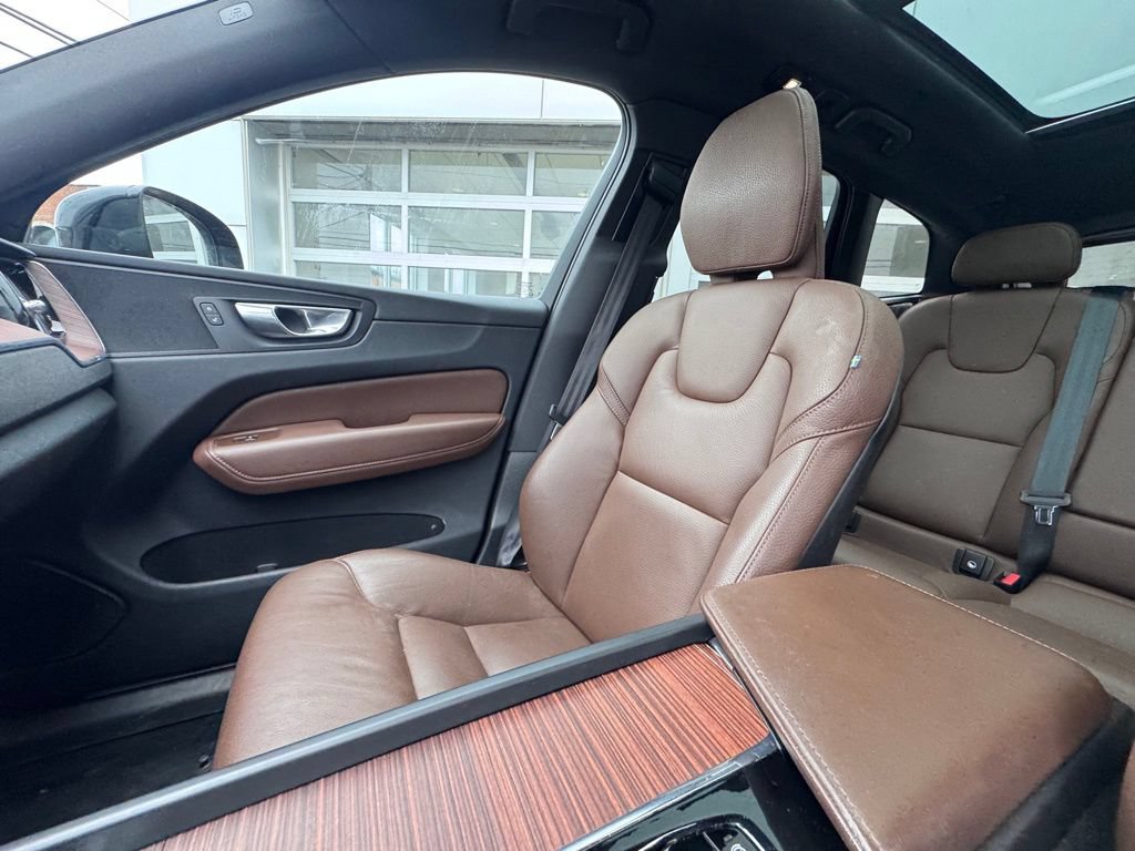 Used 2023 Volvo XC60 B5 Plus AWD/4WD image 20