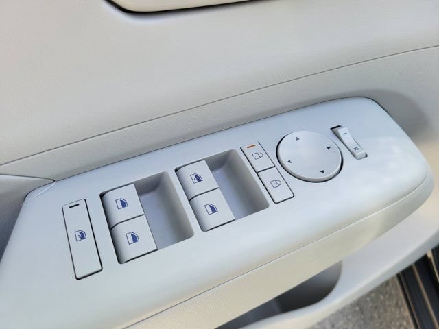 Used 2026 Hyundai Kona SE FWD image 15