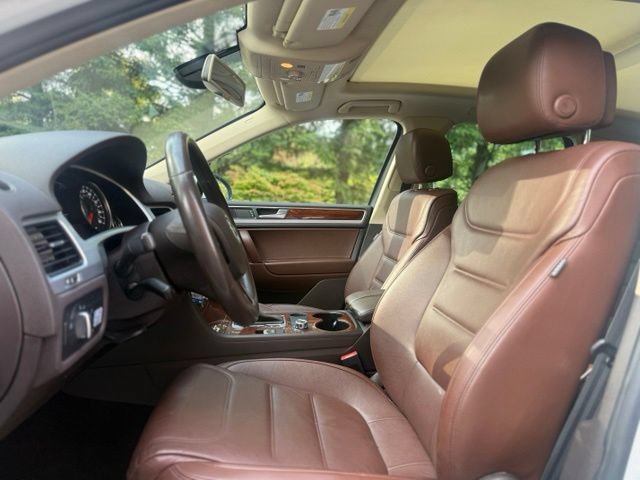 Used 2013 Volkswagen Touareg TDI AWD/4WD image 9