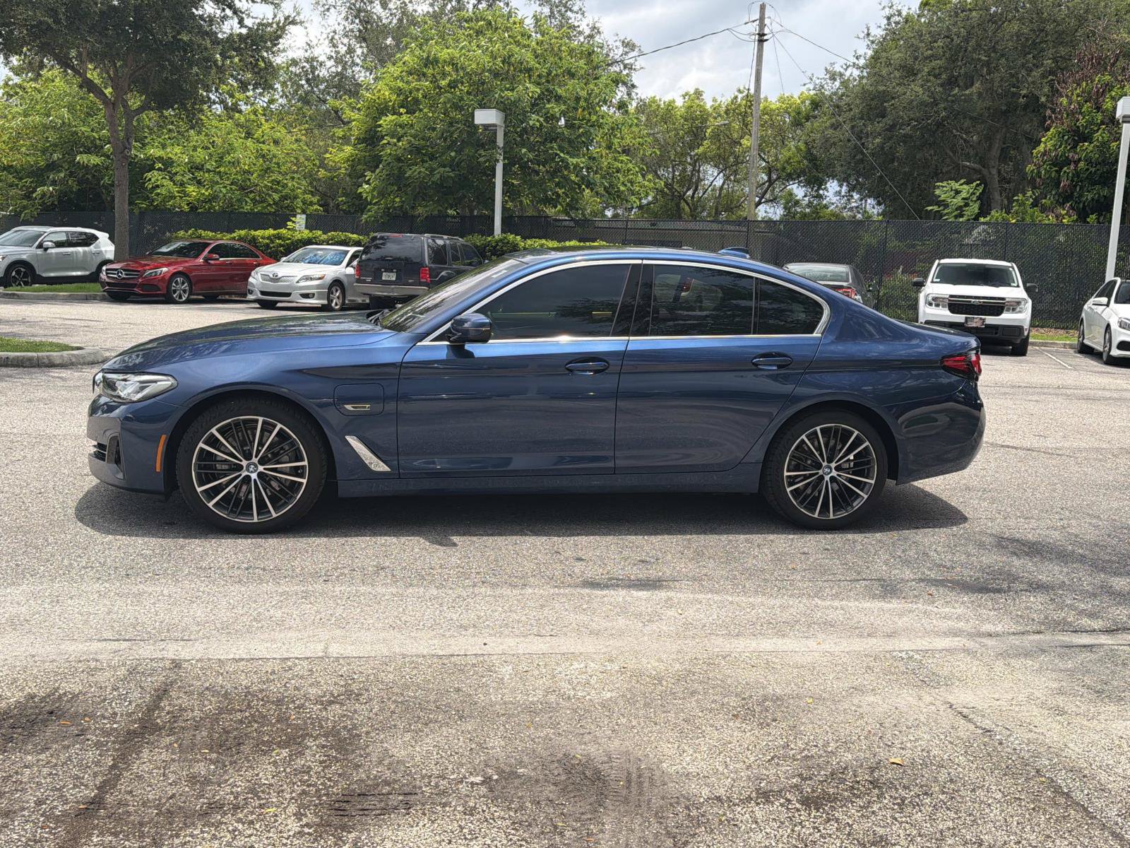 Used 2023 BMW 530e w/ Premium Package RWD image 6