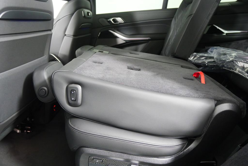Used 2026 BMW X7 xDrive40i w/ M Sport Package image 15