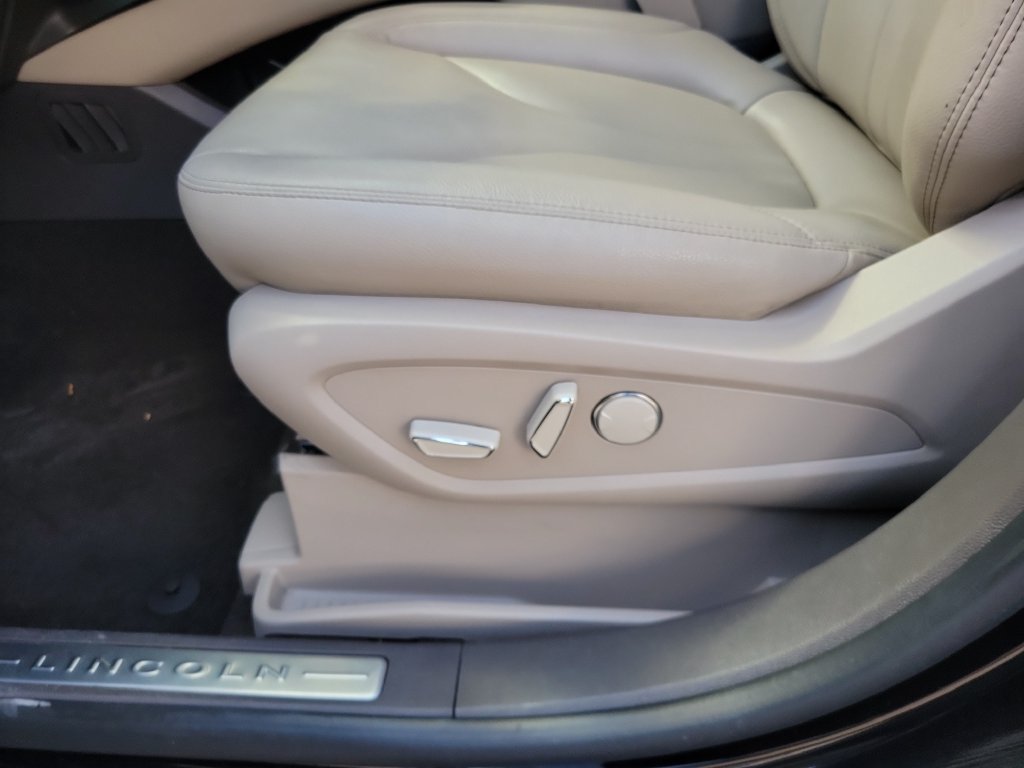 Certified 2022 Lincoln Nautilus FWD w/ Premium Package image 12