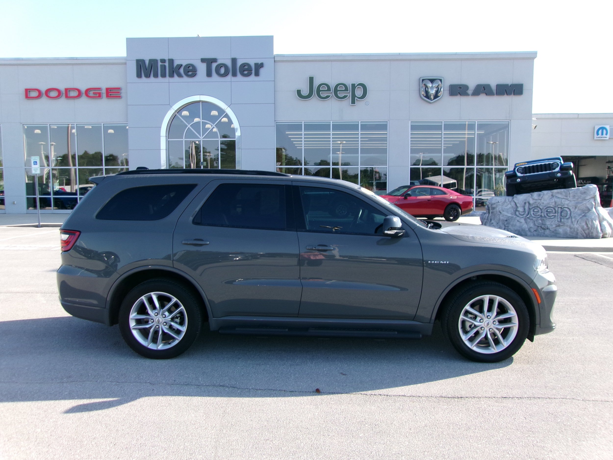 Used 2025 Dodge Durango R/T AWD/4WD image 5
