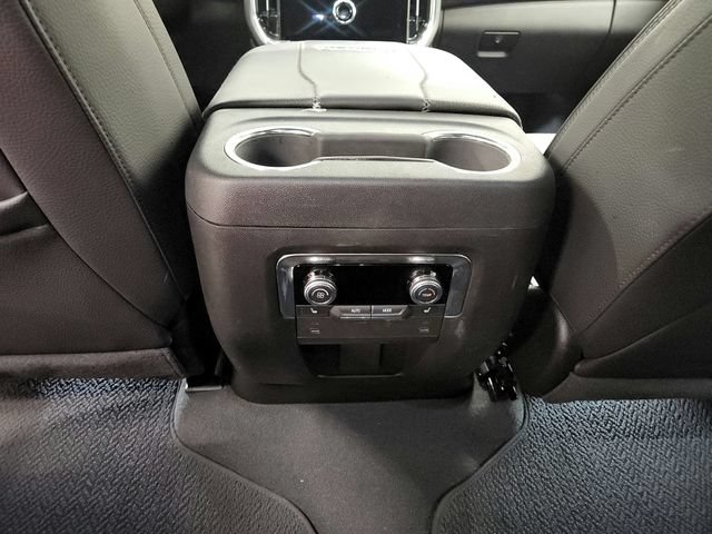 Used 2025 GMC Yukon XL Denali AWD/4WD image 26