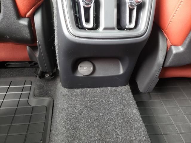 Used 2019 Volvo XC40 T4 Inscription image 14