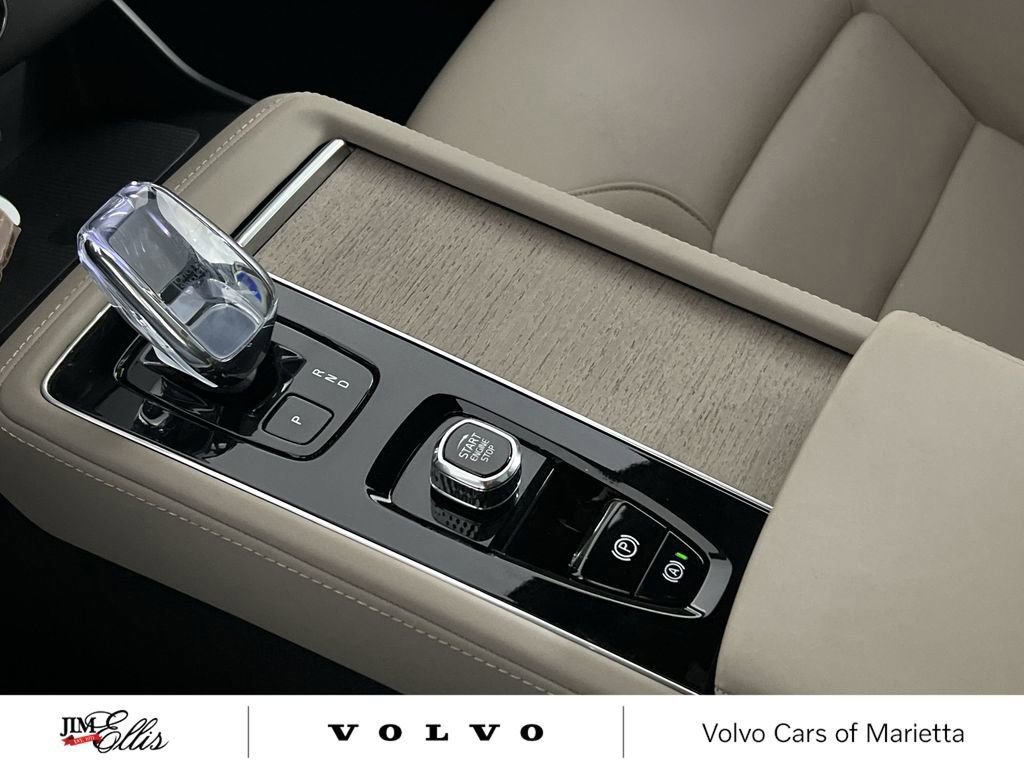 Certified 2025 Volvo XC90 B5 Plus image 24