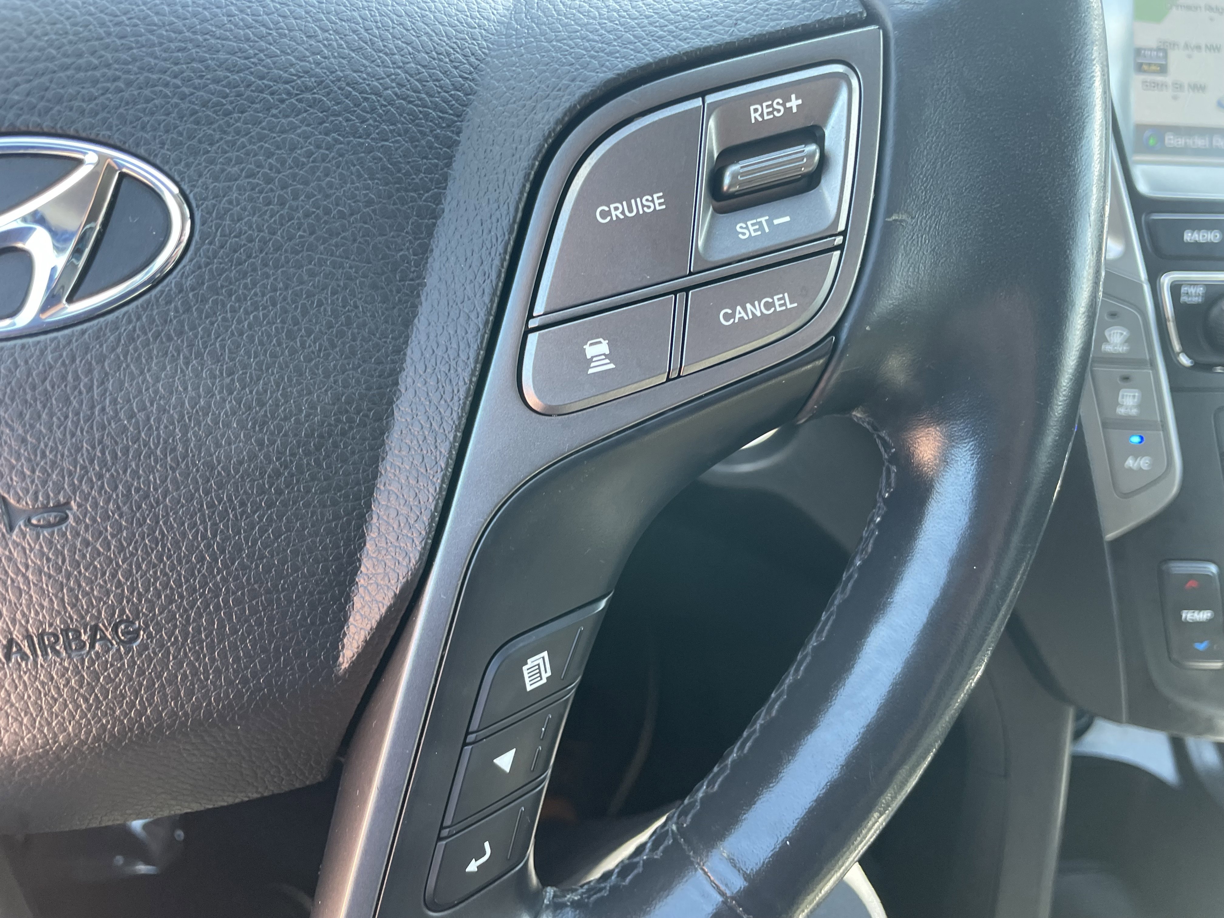 Used 2017 Hyundai Santa Fe Limited AWD/4WD image 16