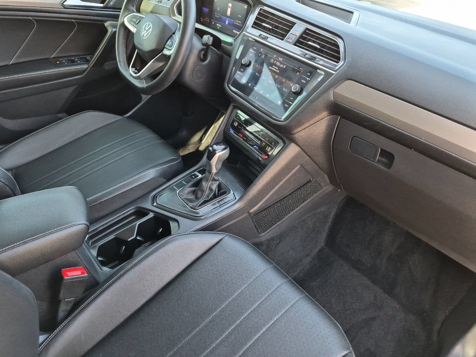 Used 2022 Volkswagen Tiguan SE FWD image 16