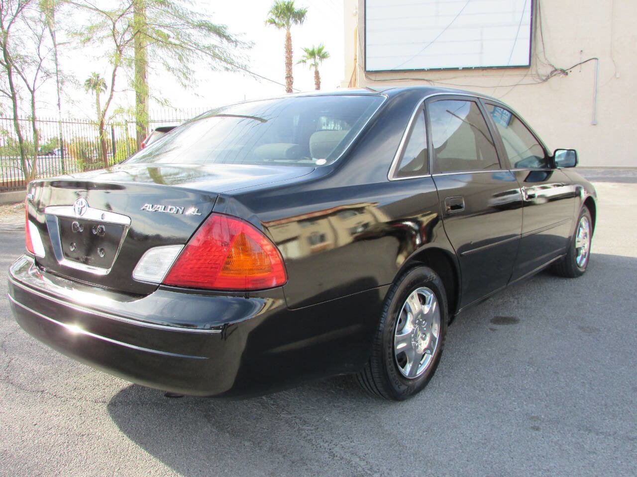 Used 2001 Toyota Avalon XLS FWD image 4