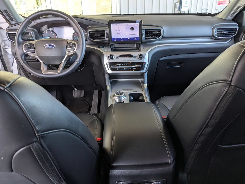 Used 2022 Ford Explorer XLT w/ Equipment Group 202A AWD/4WD image 27