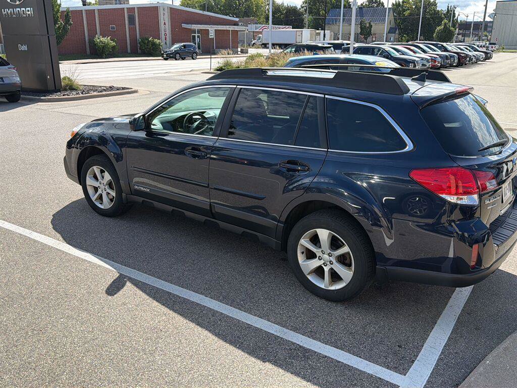 Used 2014 Subaru Outback 2.5i Premium AWD/4WD image 6
