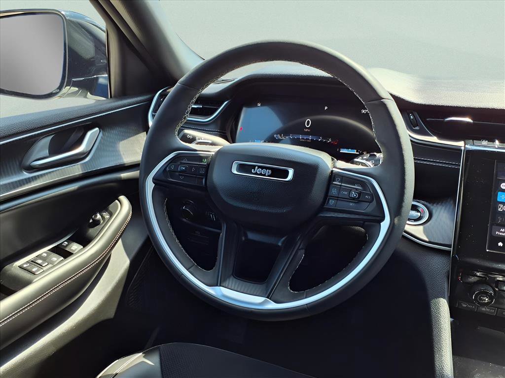 Used 2024 Jeep Grand Cherokee L Laredo image 16