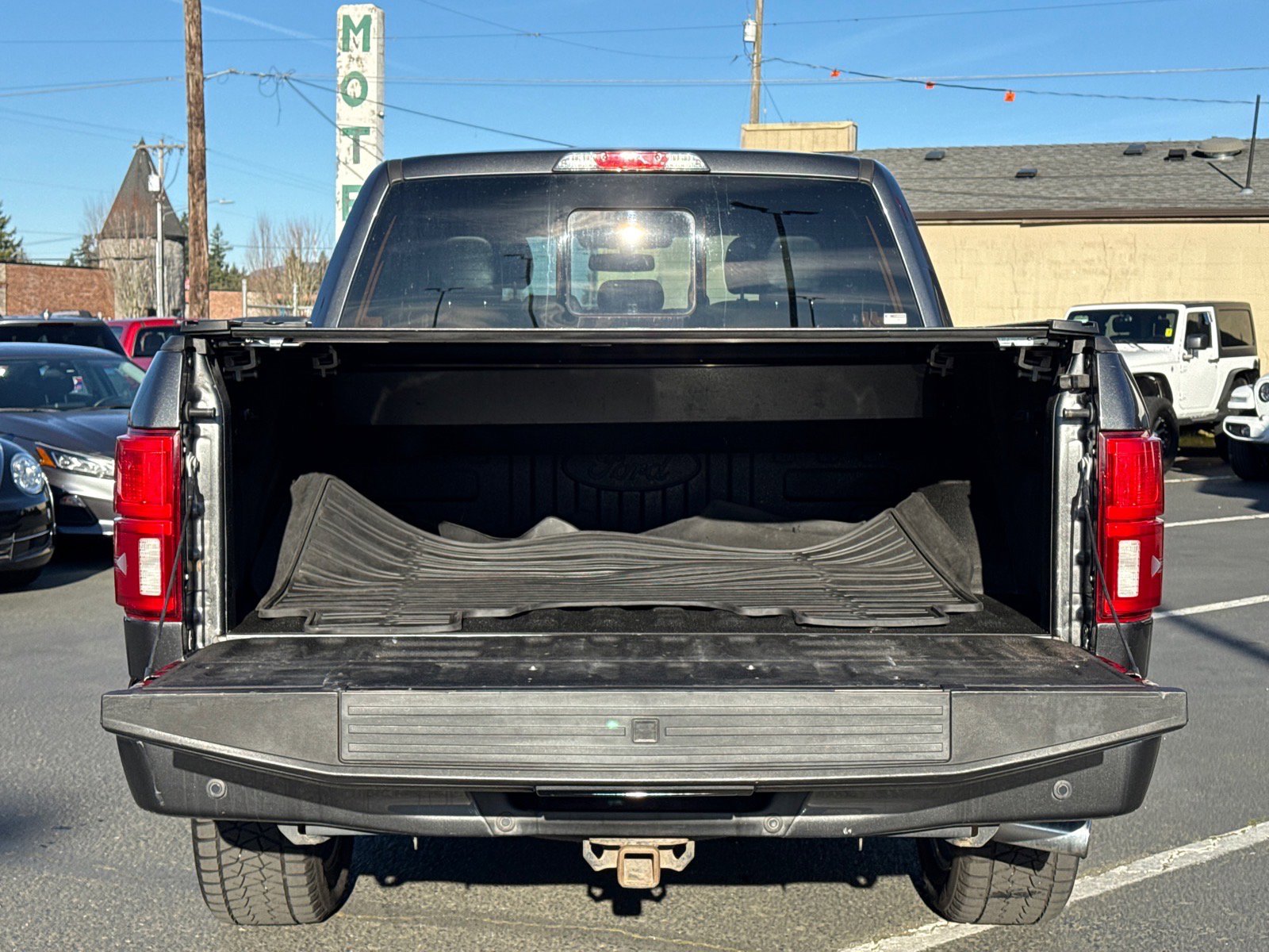 Used 2018 Ford F150 Platinum w/ Equipment Group 701A Luxury image 10