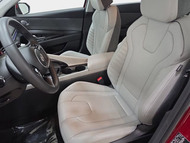 Used 2024 Hyundai Elantra Limited image 13