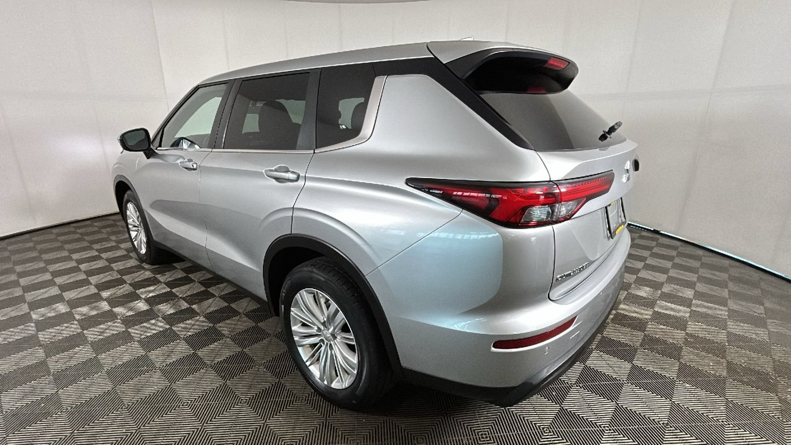 Used 2022 Mitsubishi Outlander ES AWD/4WD image 4