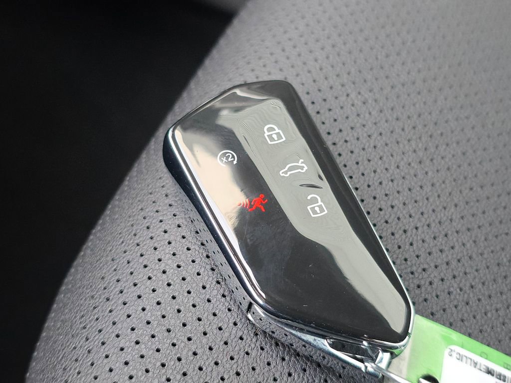 New 2026 Volkswagen Atlas Cross Sport SE image 19