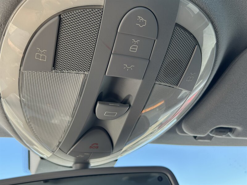 Used 2005 Mercedes-Benz E 500 Sedan image 30