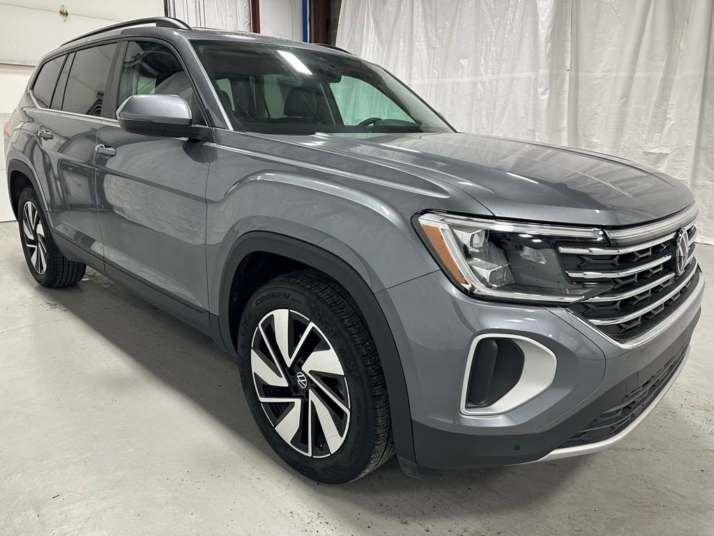 Used 2025 Volkswagen Atlas SE image 1