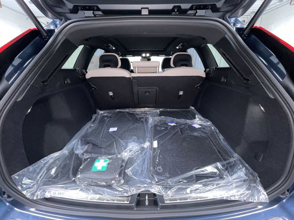 New 2026 Volvo XC60 B5 Plus w/ Protection Package Premier image 16