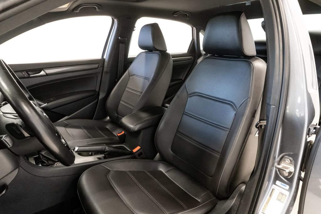 Used 2022 Volkswagen Passat 2.0T R-Line image 10