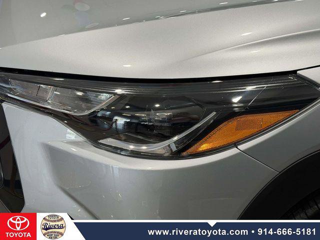 Certified 2024 Toyota Corolla Cross LE image 8