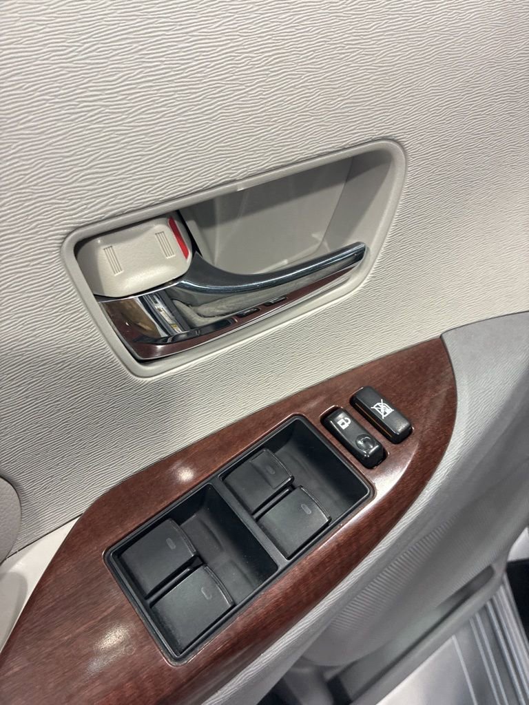 Used 2011 Toyota Sienna XLE image 14